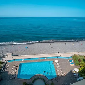 https://iconic-penthouse-apartment-706-on-beach.madeira-islandshotels.com