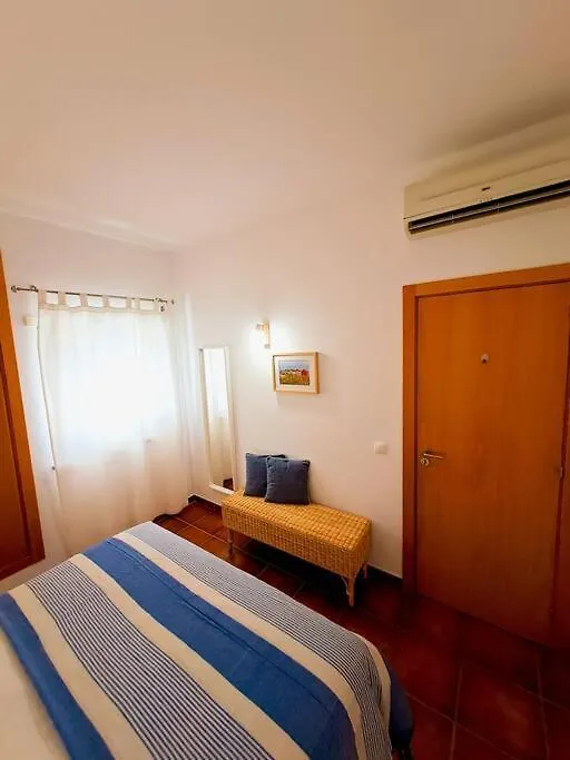 Relax And Unwind : Pool, Garden, Beach & City Lagos Apartman